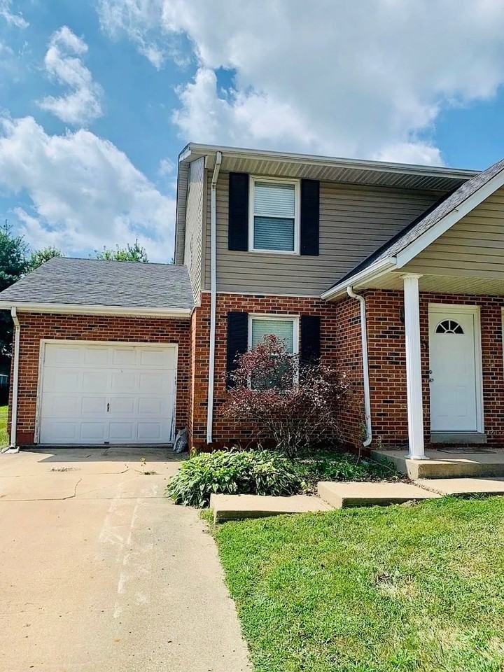 1401 Chancellor Dr #1403 - Photo 2 of 16