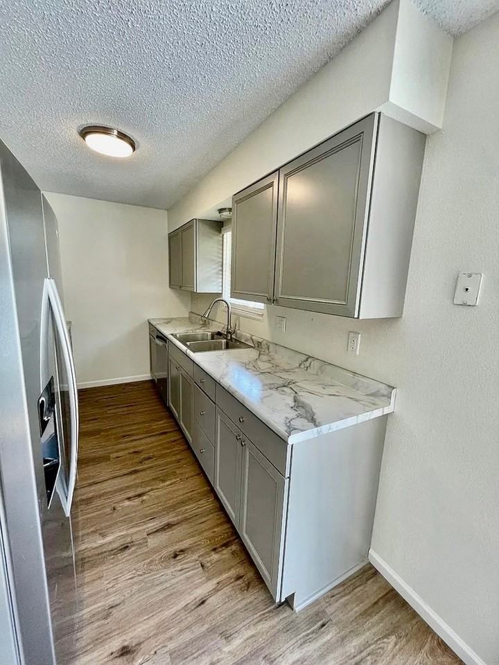 1401 Chancellor Dr #1403 - Photo 5 of 16