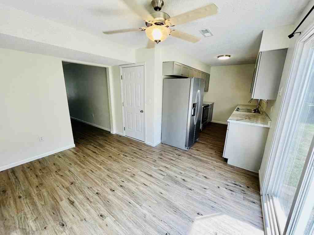 1401 Chancellor Dr #1403 - Photo 6 of 16