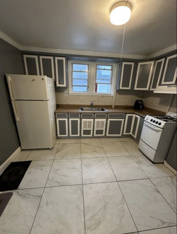 296 Tolland St #2R - Photo 6 of 17