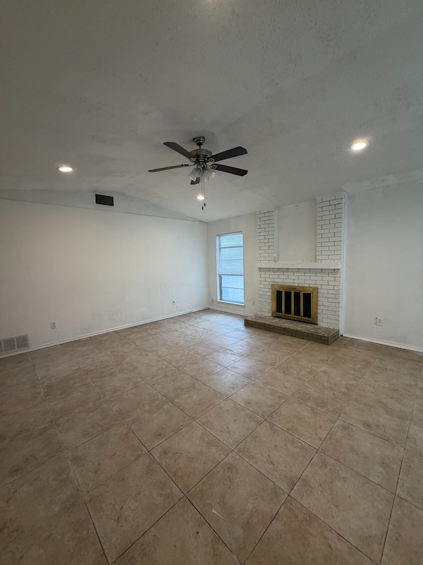 2910 Golden Meadow Dr - Photo 3 of 5