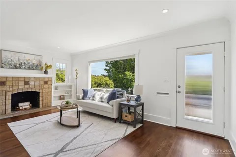 910 N 75th St - Photo 3 of 20