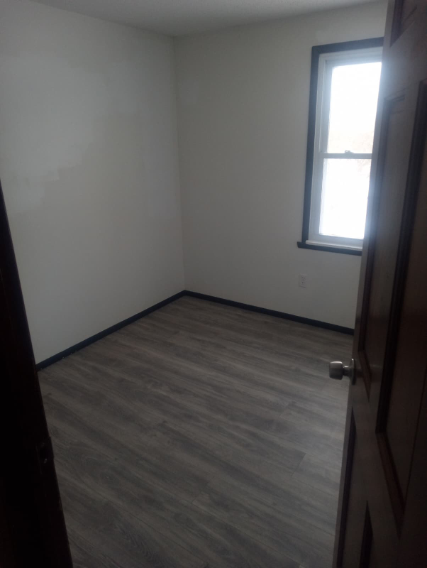 6614 Royal Pkwy S - Photo 3 of 17