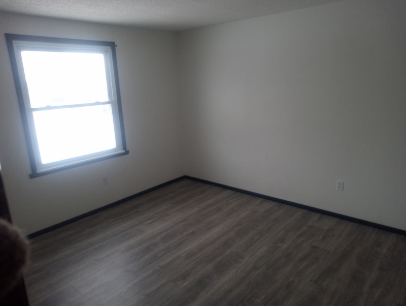 6614 Royal Pkwy S - Photo 4 of 17