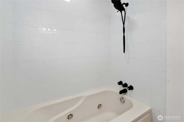 4981 31st St Ne - Photo 2 of 18