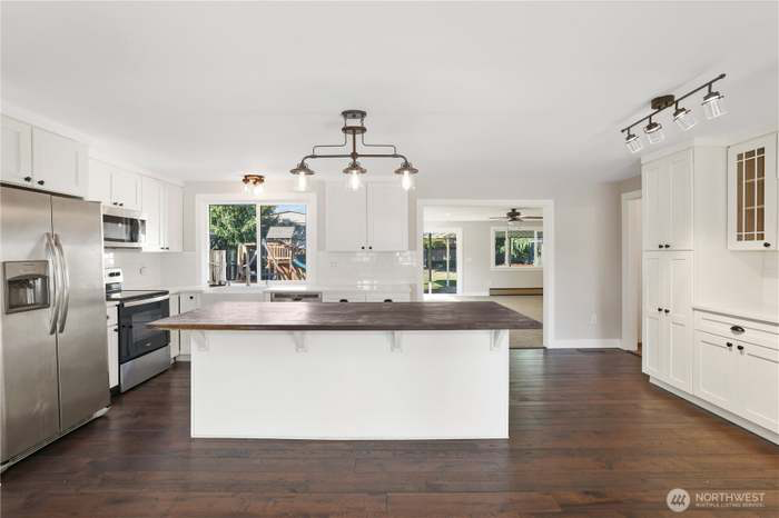 4981 31st St Ne - Photo 7 of 18