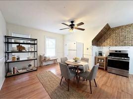 featured image of 371 Nichols St