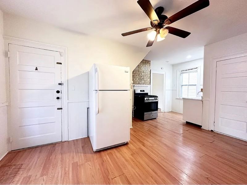 371 Nichols St - Photo 2 of 16