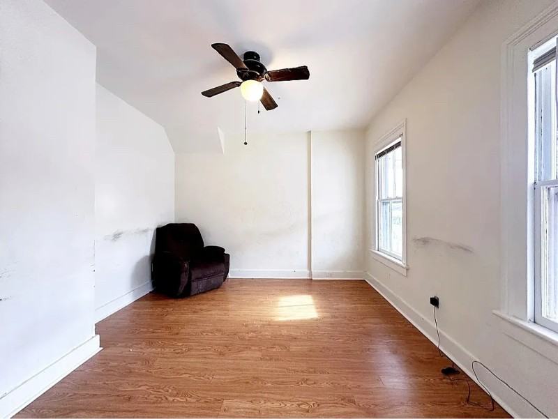 371 Nichols St - Photo 6 of 16