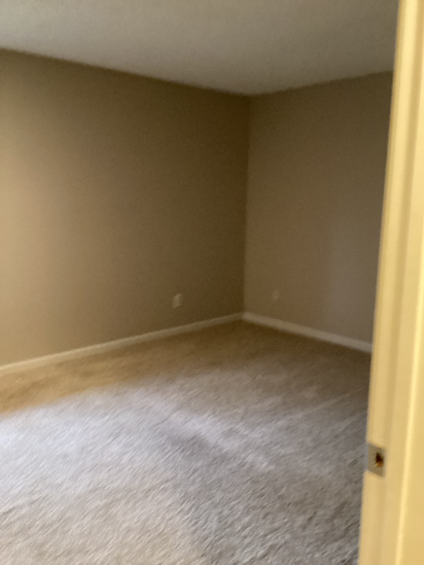 3515 Ne View Ave - Photo 6 of 12