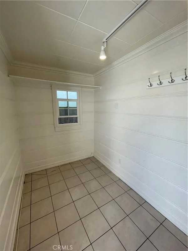 303 34th St - Photo 2 of 20