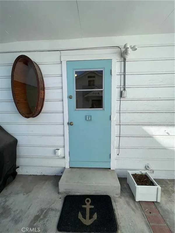 303 34th St - Photo 3 of 20