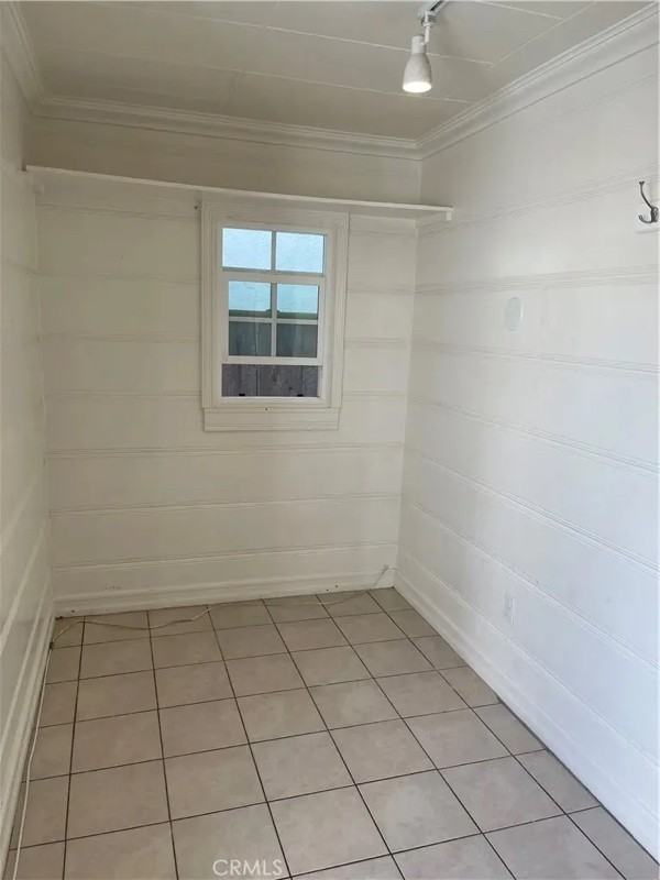 303 34th St - Photo 5 of 20