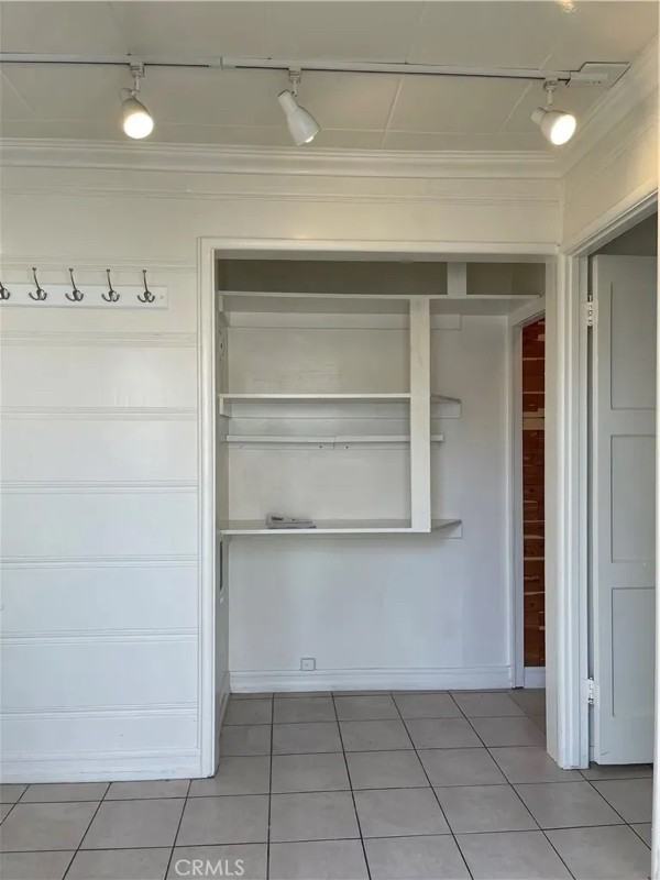 303 34th St - Photo 7 of 20