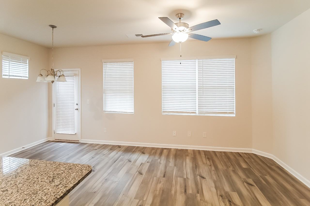 2880 Saratoga Lake Vw - Photo 2 of 17