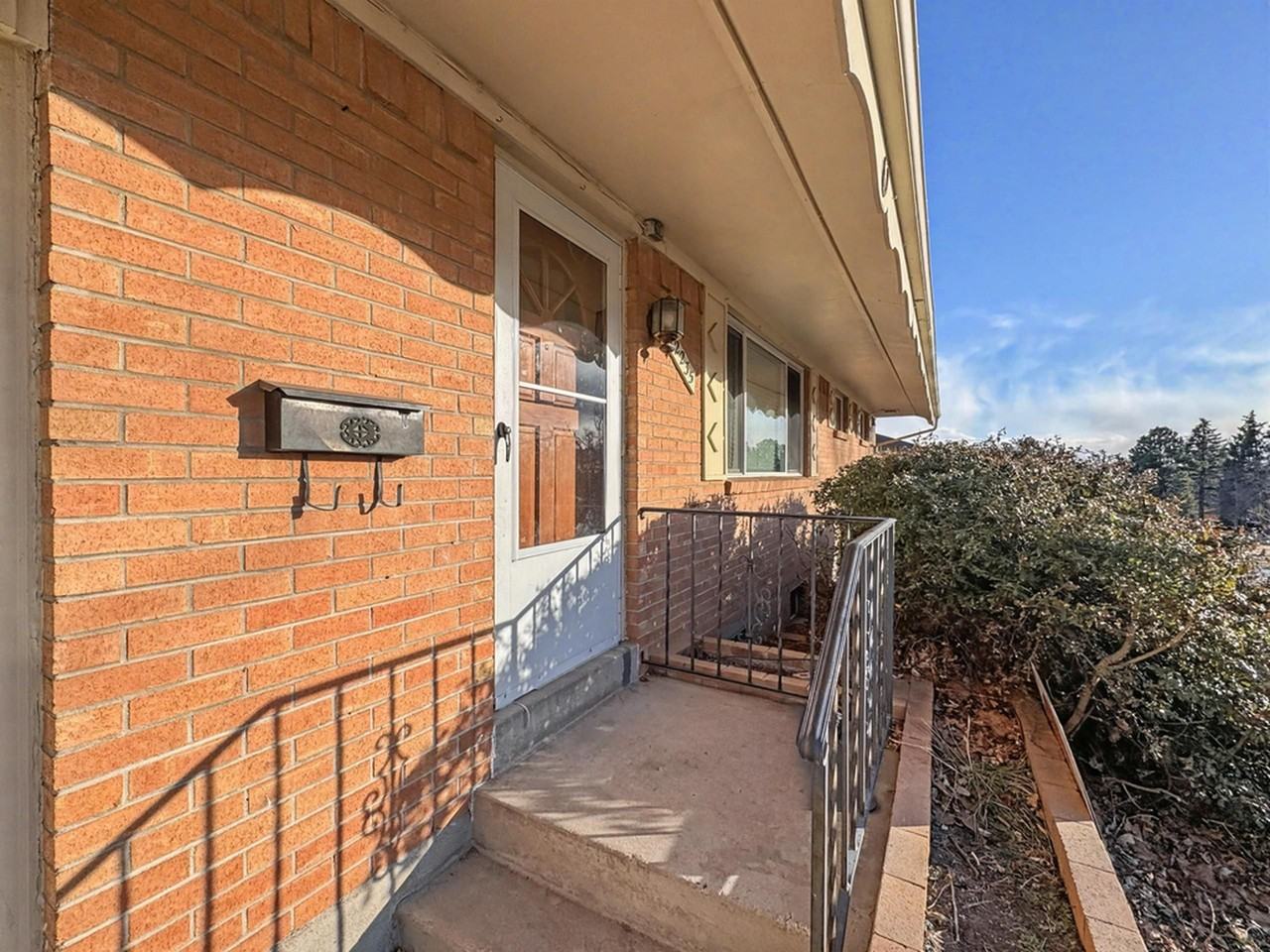 2235 Clarkson Dr - Photo 3 of 24