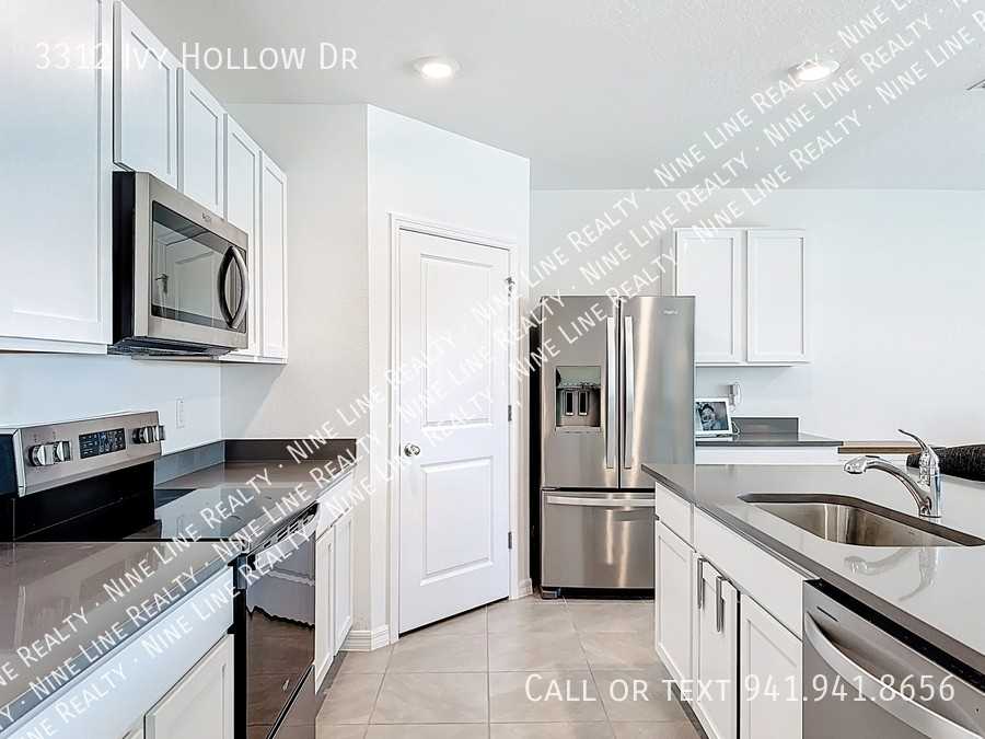 3312 Ivy Hollow Dr - Photo 3 of 14