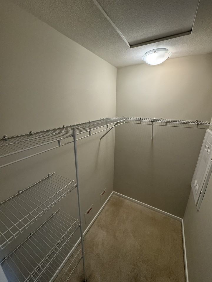 3156 Dayanee Springs Blvd - Photo 4 of 16