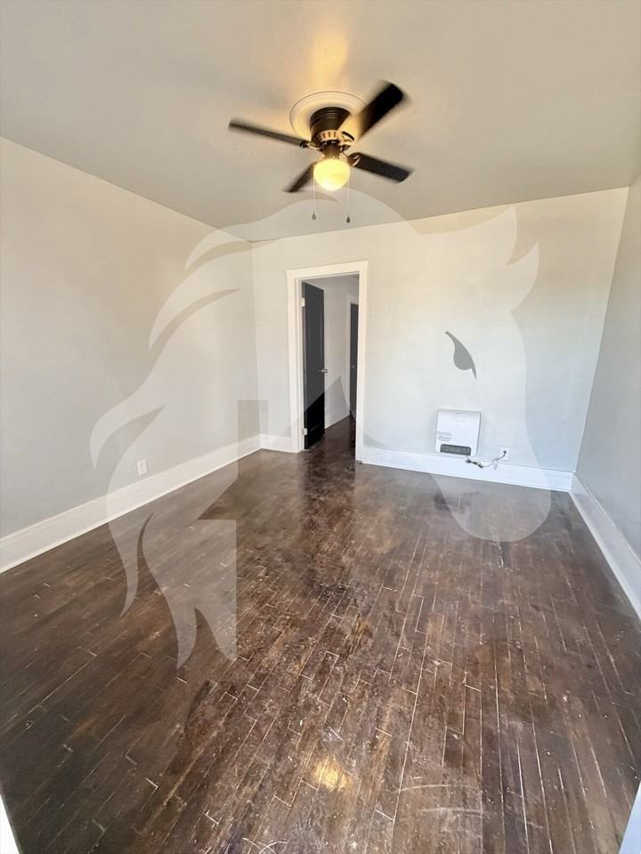 334 S Pine St - Photo 2 of 10