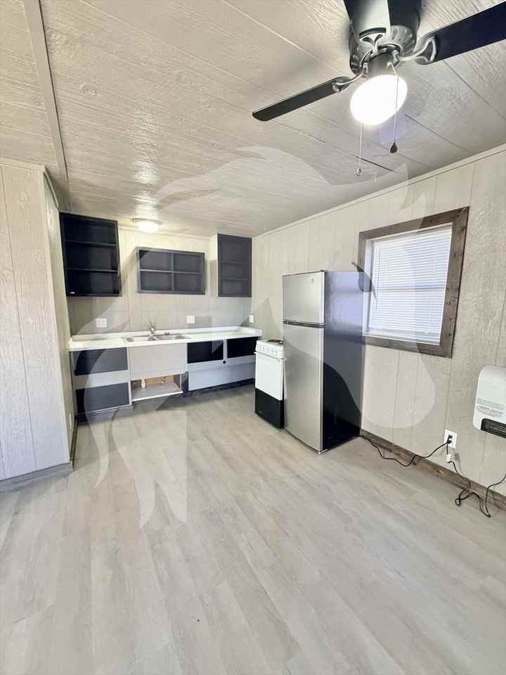 334 1/2 S Pine St - Photo 7 of 7