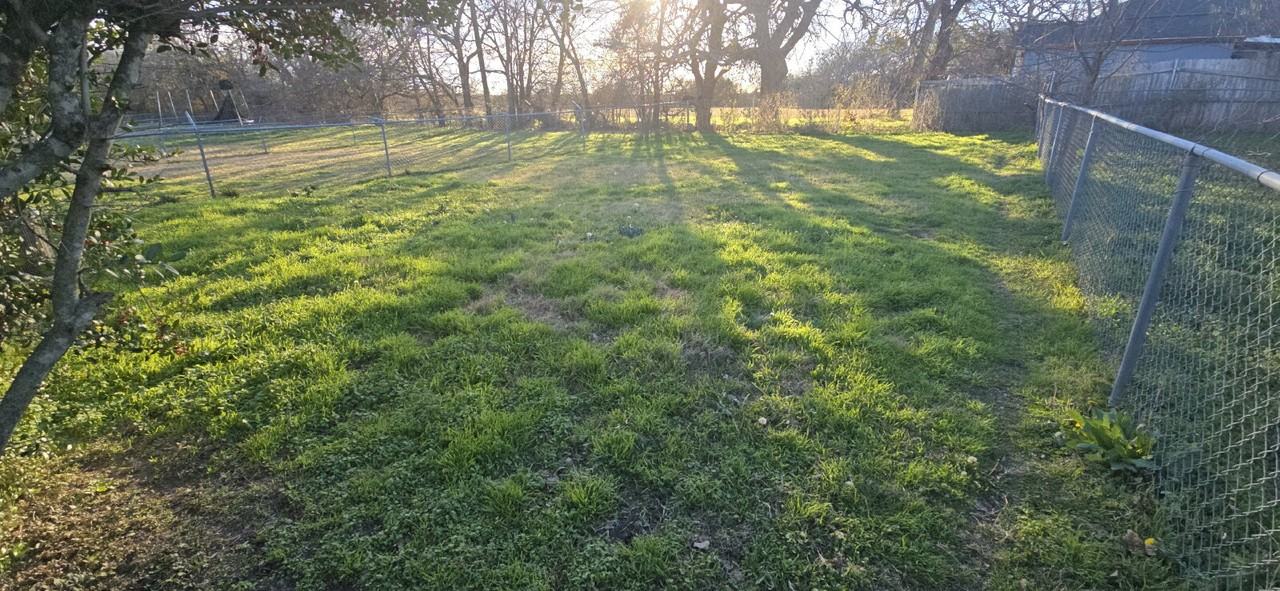 910 Terry Trl - Photo 2 of 3