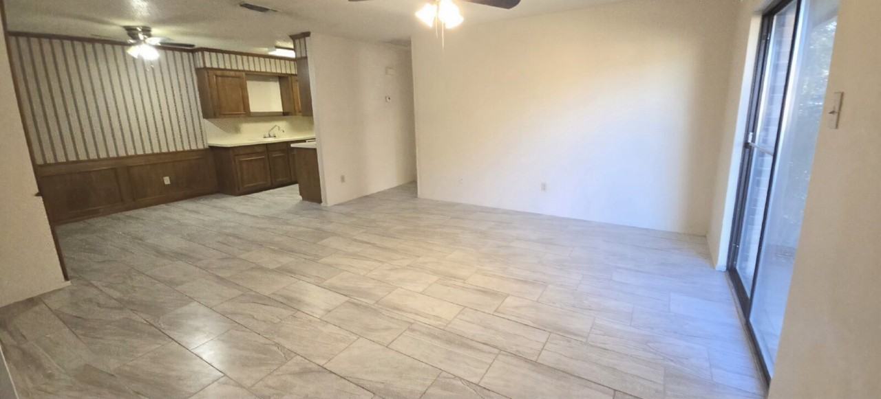 910 Terry Trl - Photo 3 of 3