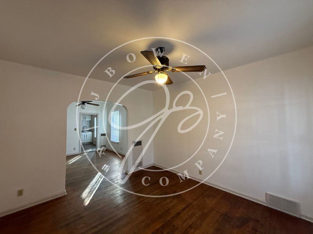 330 E Oakland St - Photo 2 of 8