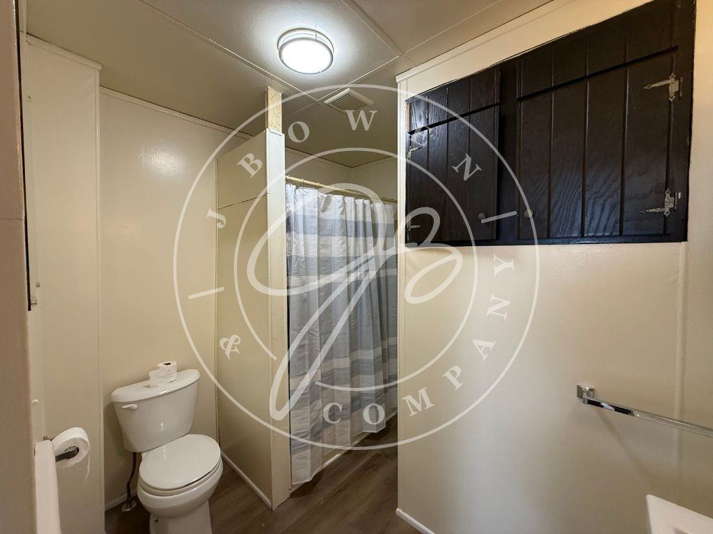 330 E Oakland St - Photo 4 of 8