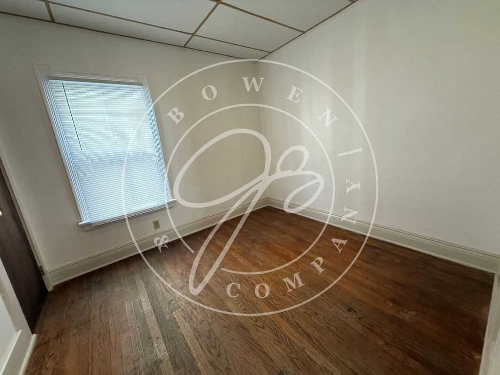 330 E Oakland St - Photo 6 of 8