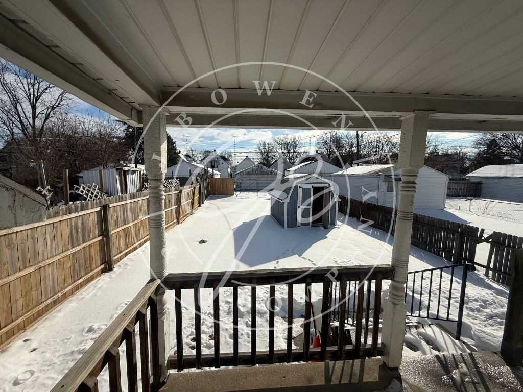 330 E Oakland St - Photo 7 of 8