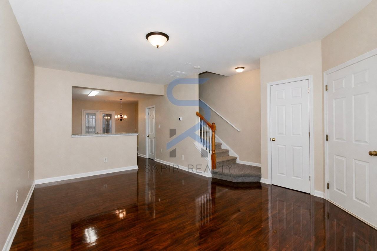973 Astor Ave - Photo 3 of 21