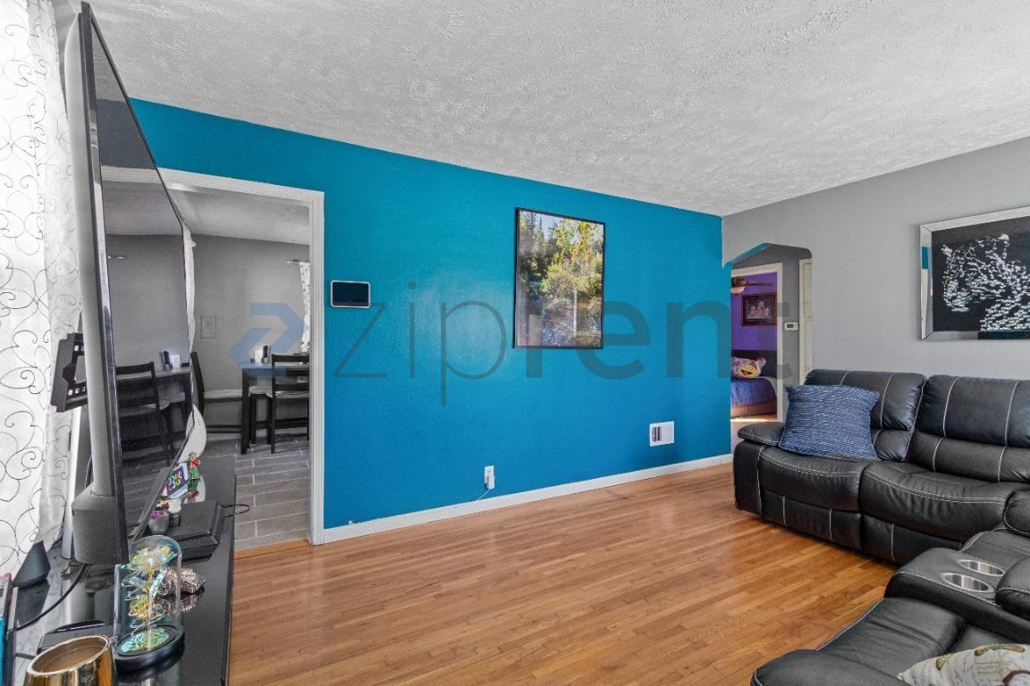 4019 N 44th St - Photo 4 of 22