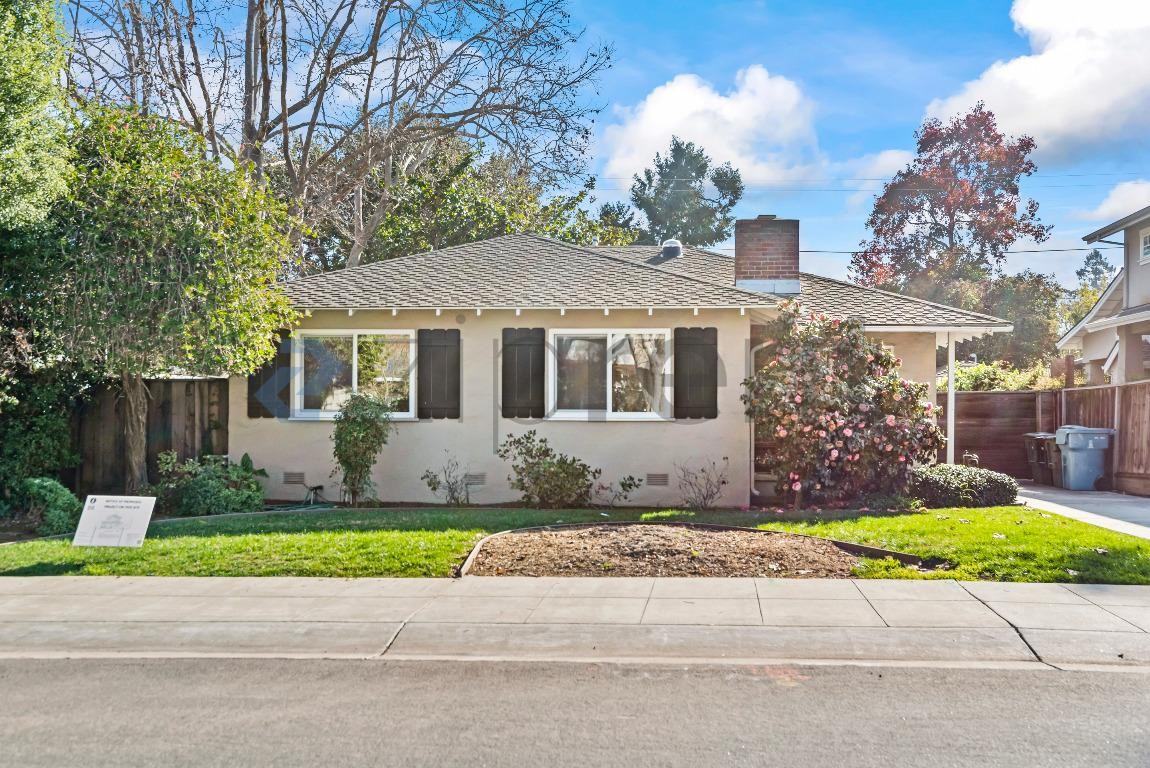 319 Iris Way - Photo 2 of 32