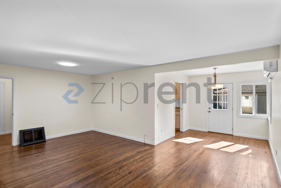 319 Iris Way - Photo 5 of 32