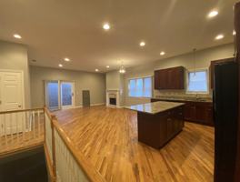 featured image of 1528 W Greenleaf Ave #1N