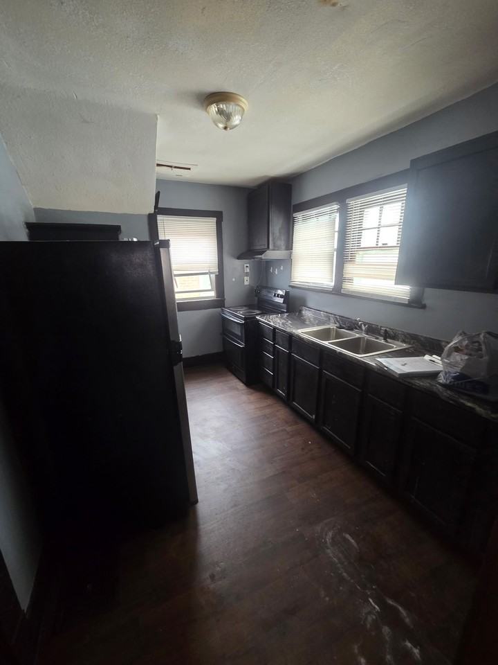 651 W Wood St #NA - Photo 3 of 12