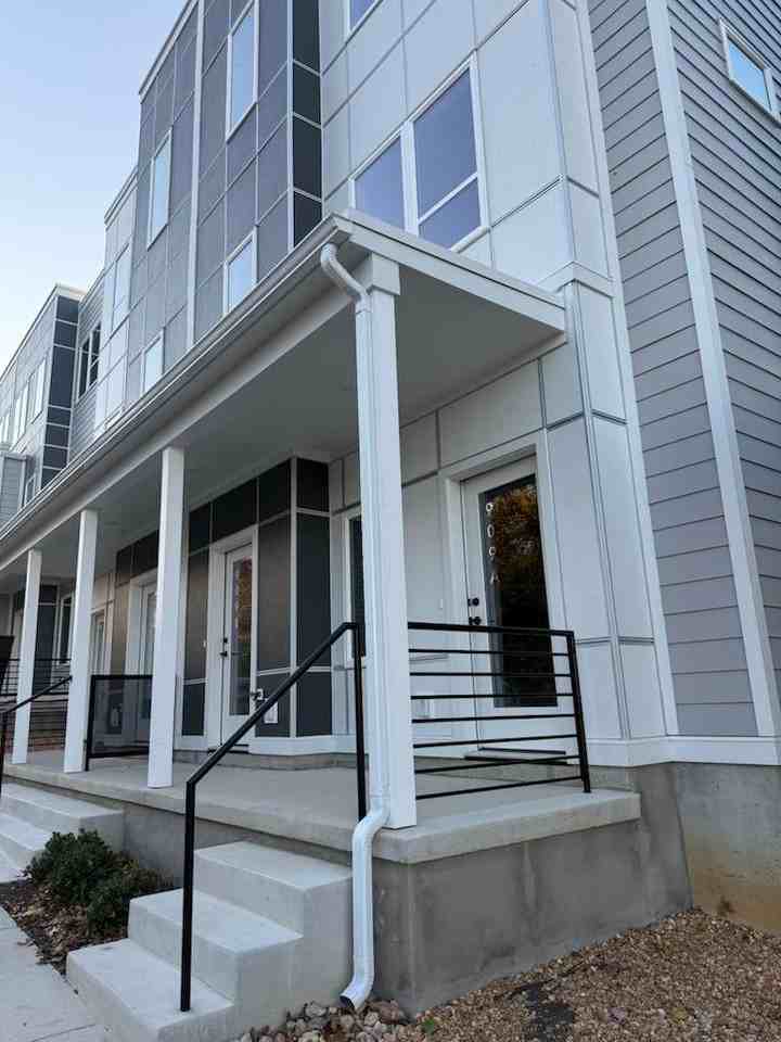 909 Bainbridge St #A - Photo 2 of 33