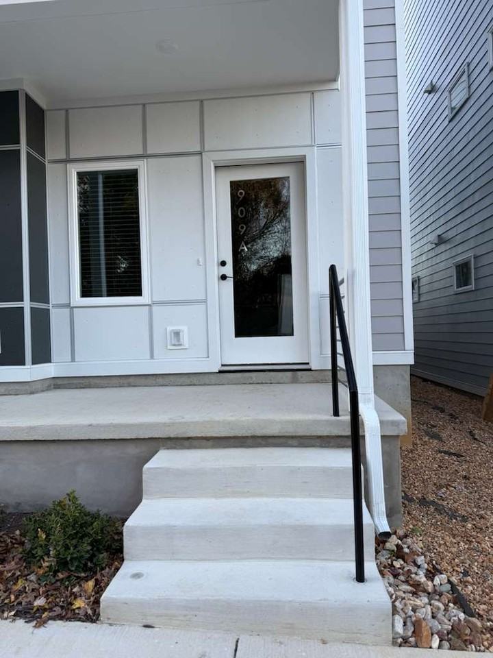 909 Bainbridge St #A - Photo 3 of 33