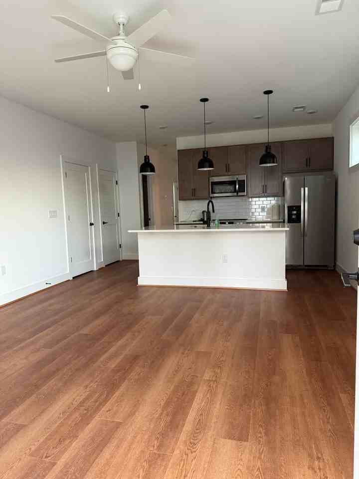 909 Bainbridge St #A - Photo 5 of 33