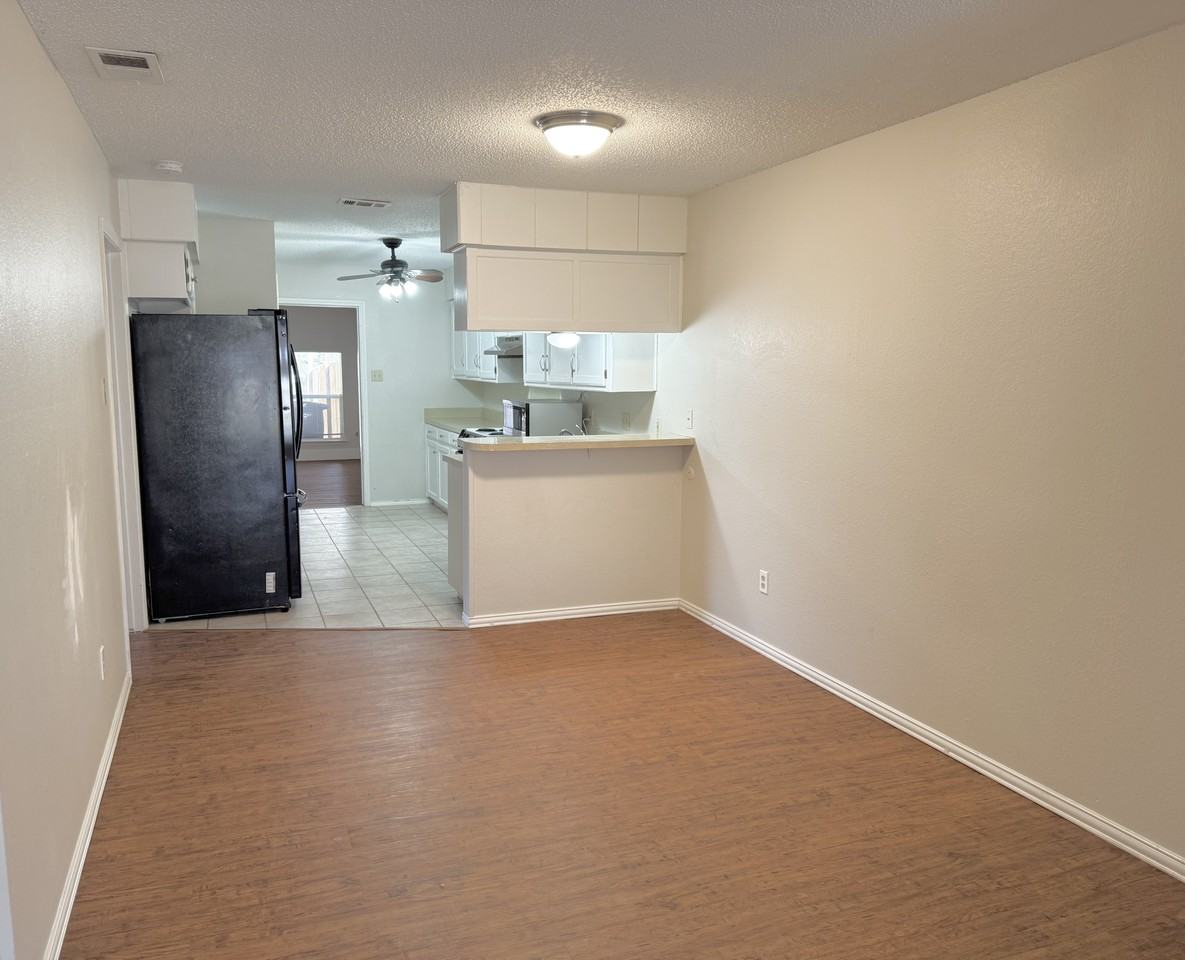 1817 Crooked Ln #NA - Photo 3 of 16
