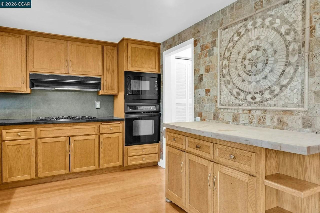 648 Brookfield Drive - Photo 7 of 14