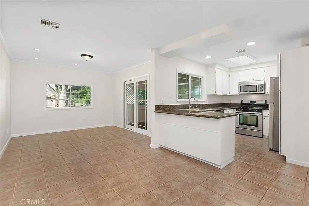 1691 West Ontario Avenue - Photo 5 of 16