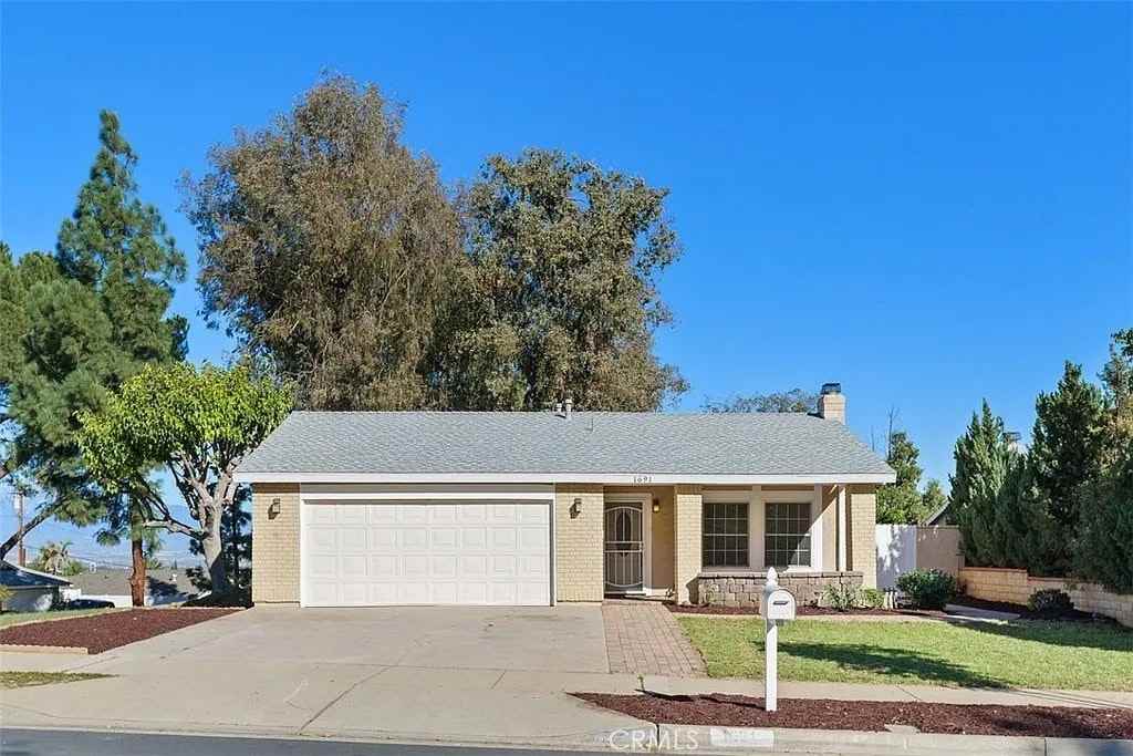 1691 West Ontario Avenue - Photo 6 of 16