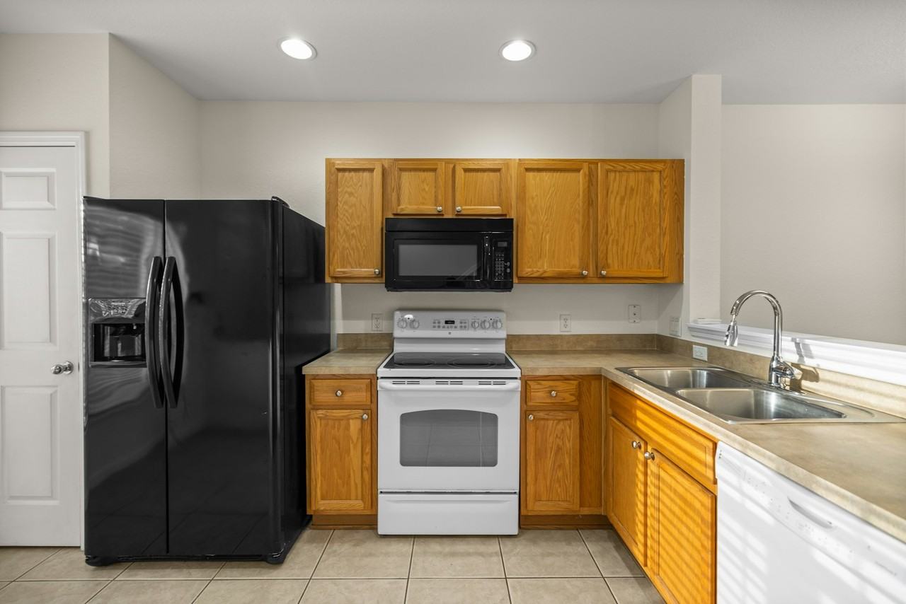 4428 Southwest 49th Avenue - Photo 3 of 18