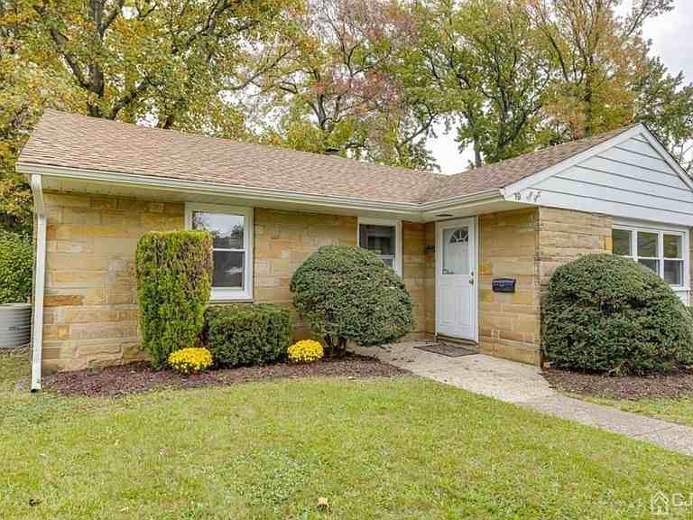 19 Melville Rd #NA - Photo 2 of 22