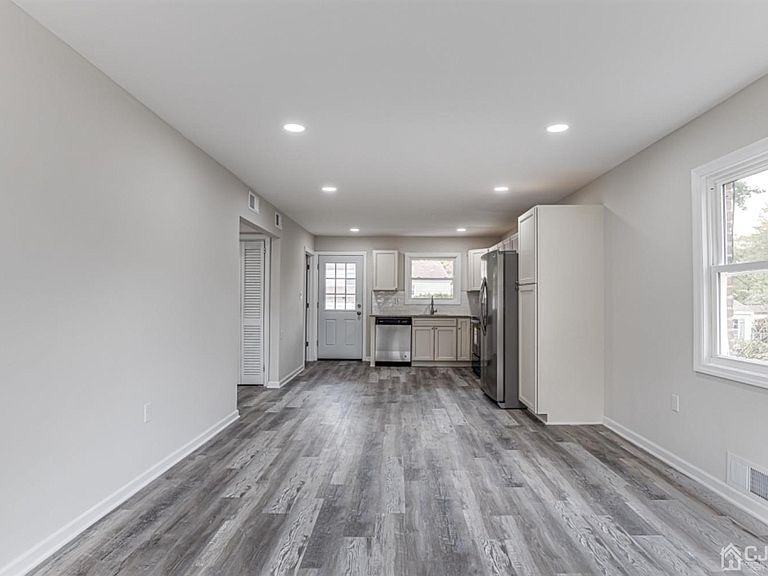 19 Melville Rd #NA - Photo 5 of 24