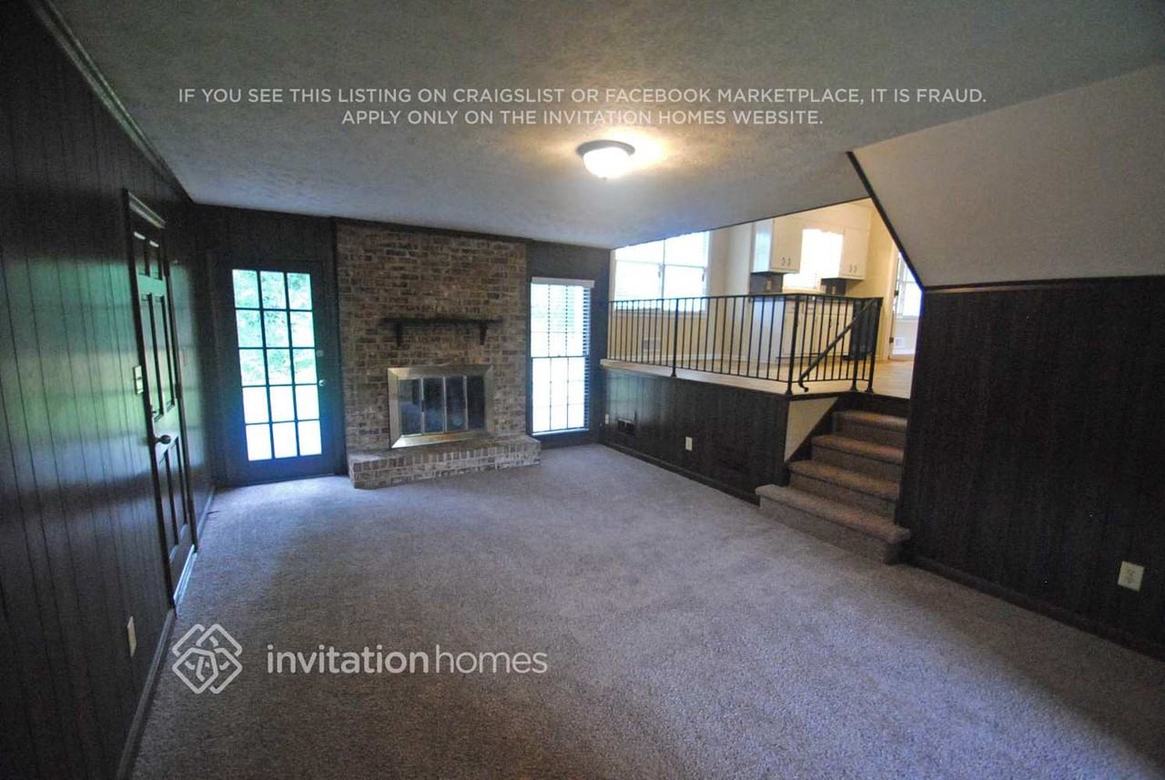 230 Meadowood Ct - Photo 2 of 7