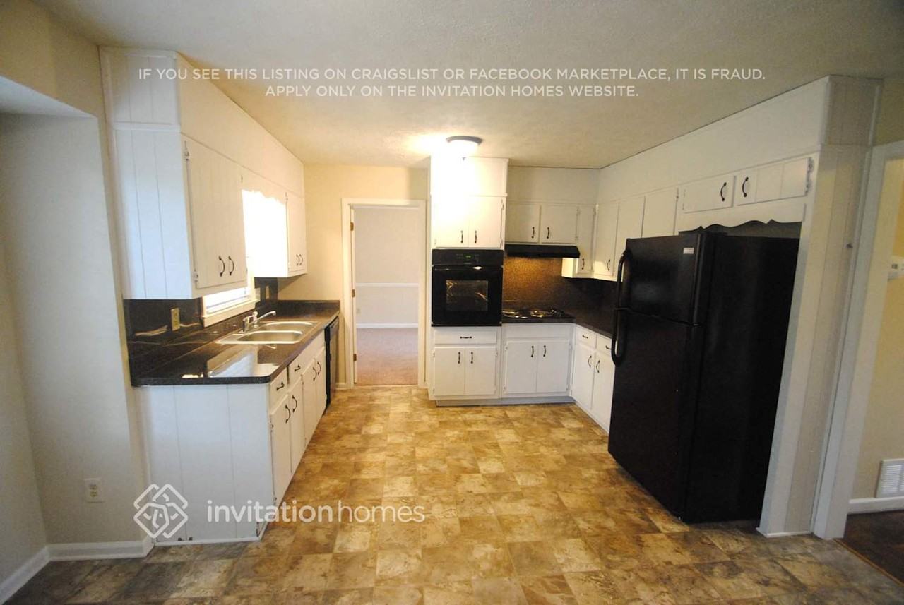 230 Meadowood Ct - Photo 3 of 7