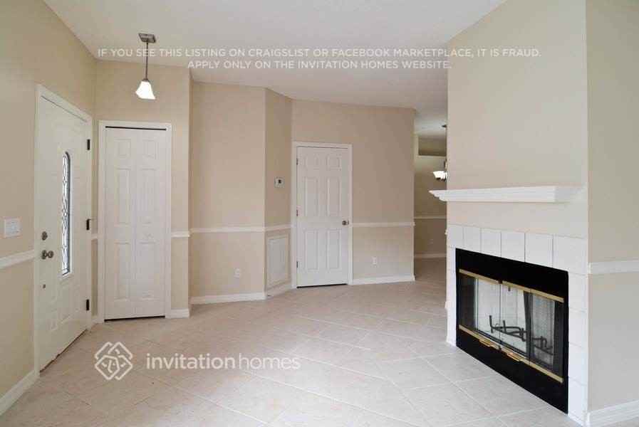 1385 Se Proctor Ln - Photo 2 of 17