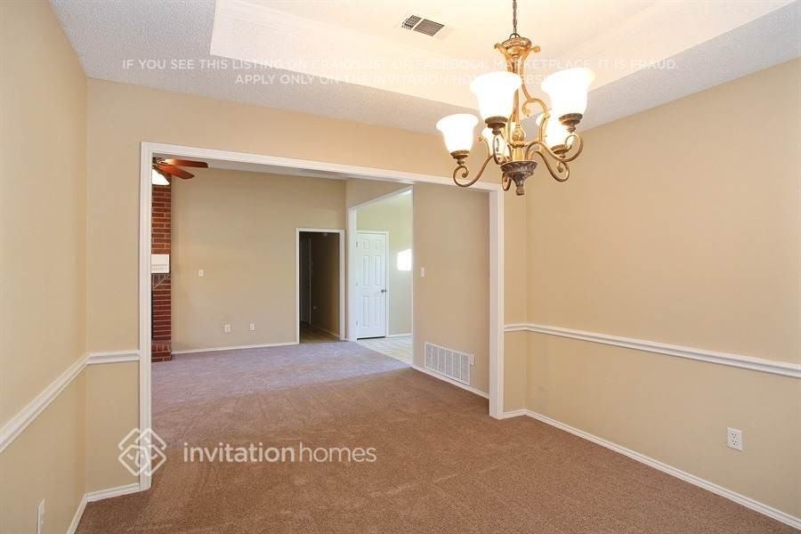 1427 New Haven Dr - Photo 3 of 15